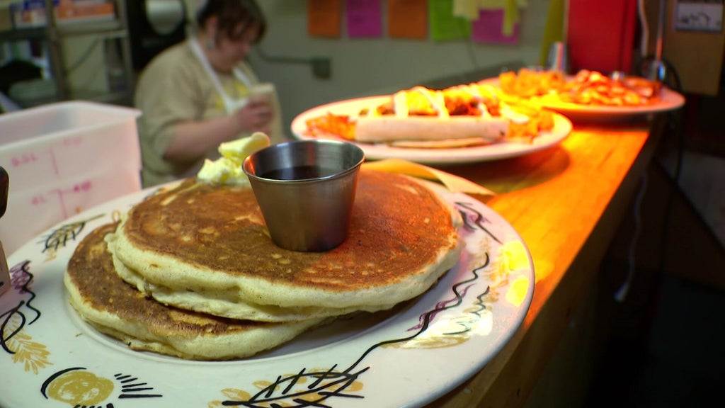 Modern Times Cafe closing at end of year after providing 30,000 free meals in wake of ICE surge — WCCO / CBS Minnesota, Hastings Dining news