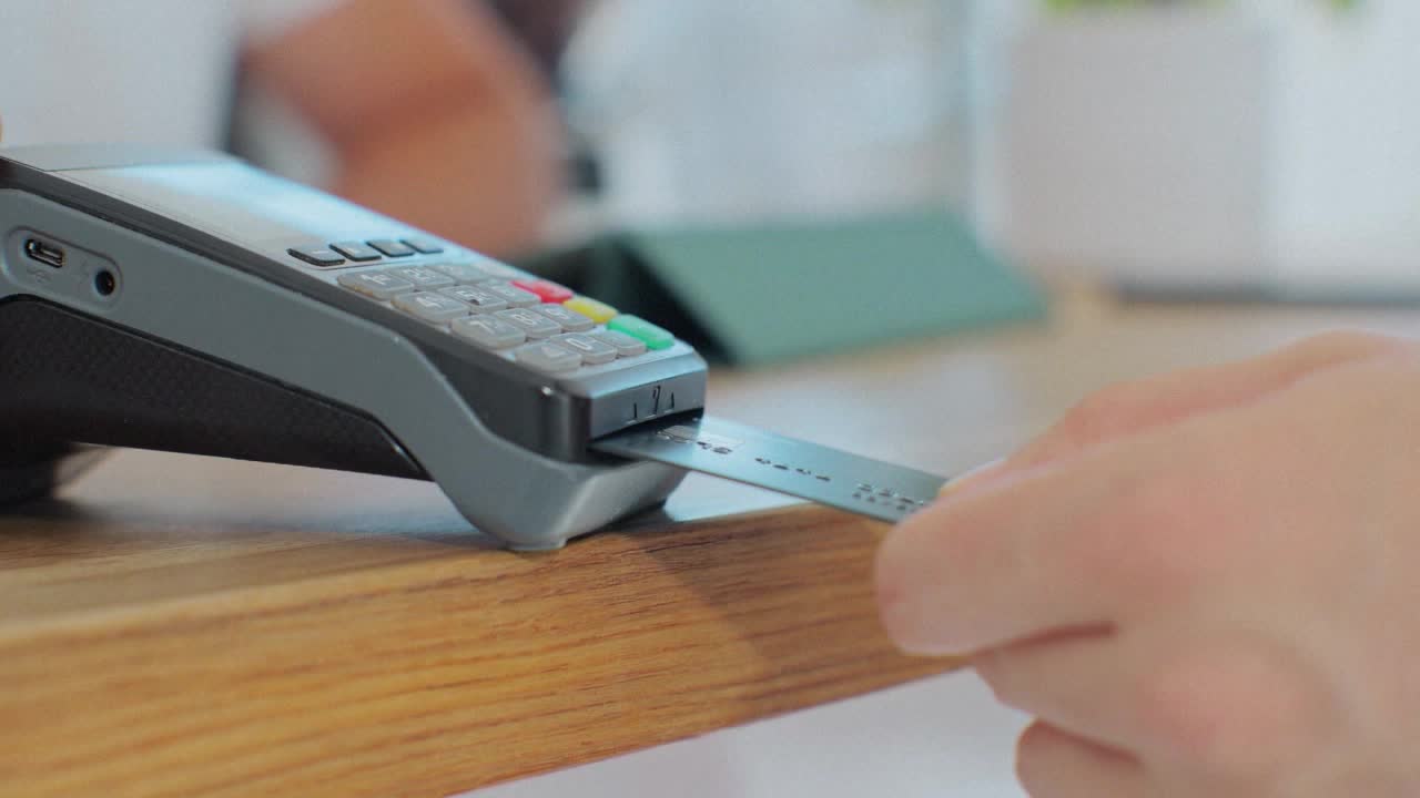 Avoiding fees when holiday shopping — Hastings Business news