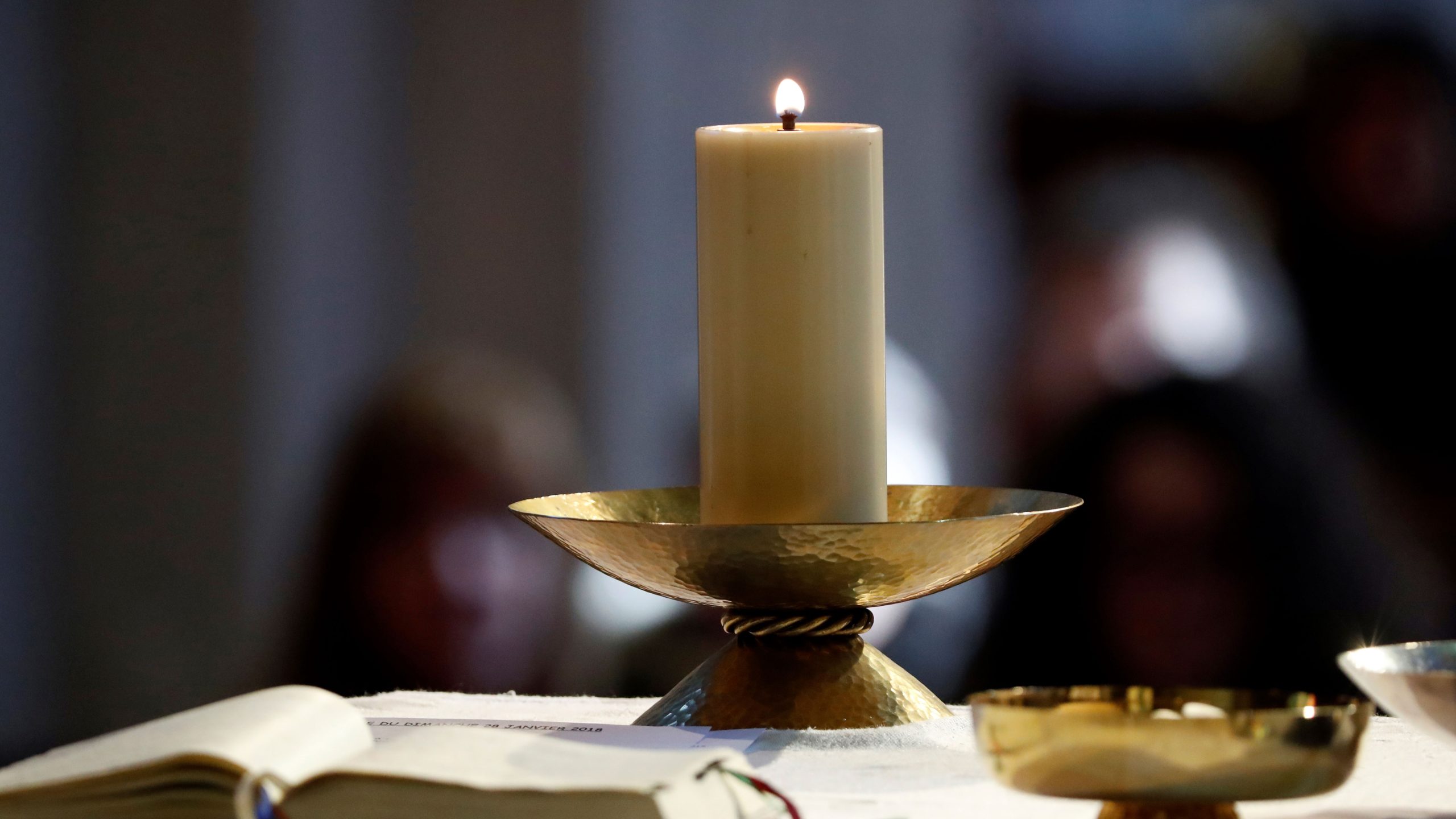 Priest killed by falling crucifix during livestreamed Mass as worshippers rush to help — FOX 9, Hastings Community news