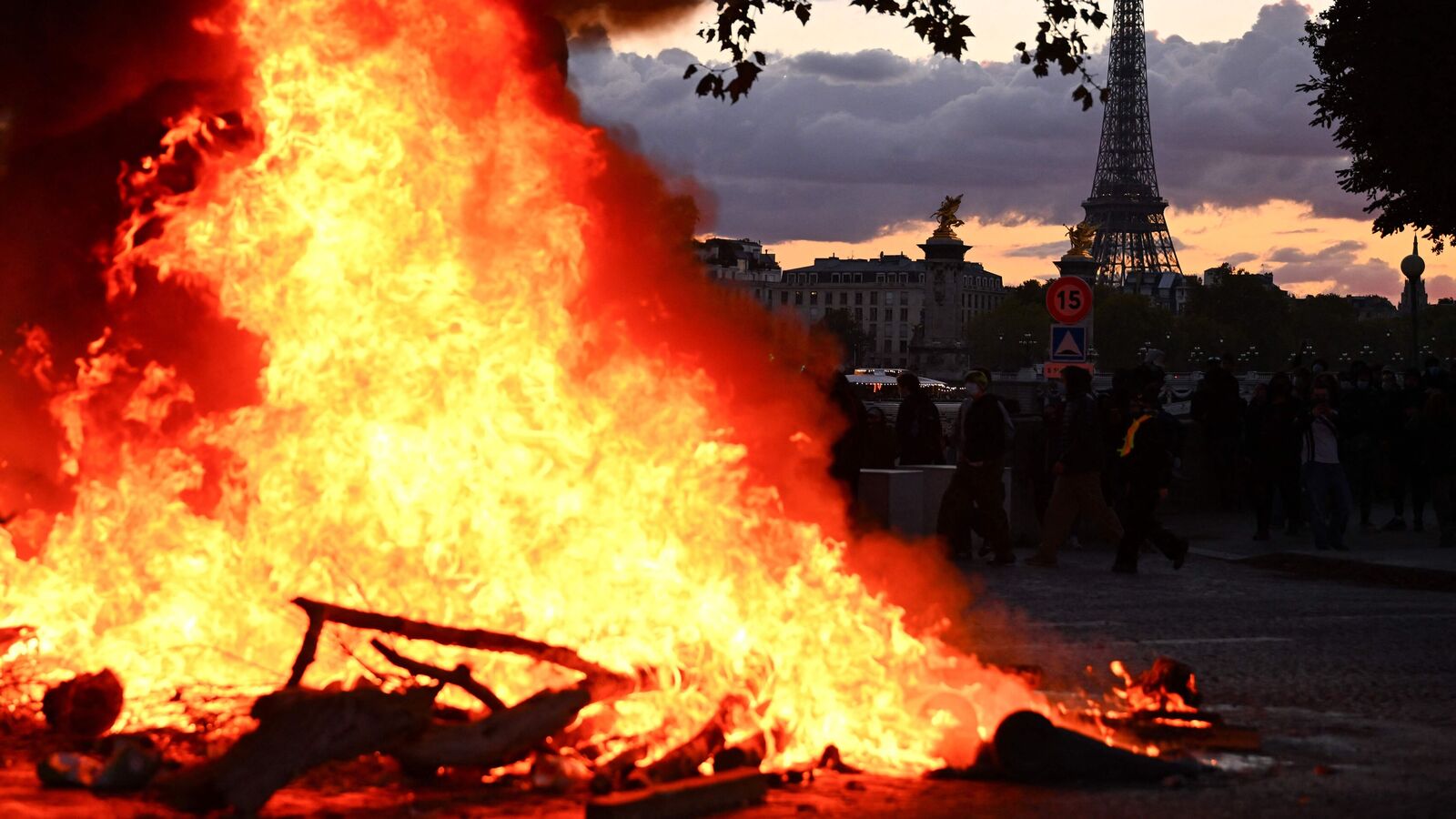 France Protests: Cars torched, shops looted as police arrest 272 demonstrators — Mint India, Hastings Business news